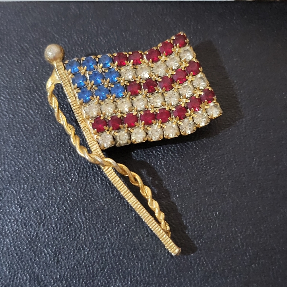 Vintage Gold Tone Red White Blue United States of America Flag Rhinestone Brooch